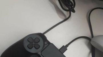 Další uniklé fotky devkitu PS5 nabízí pohled na gamepad