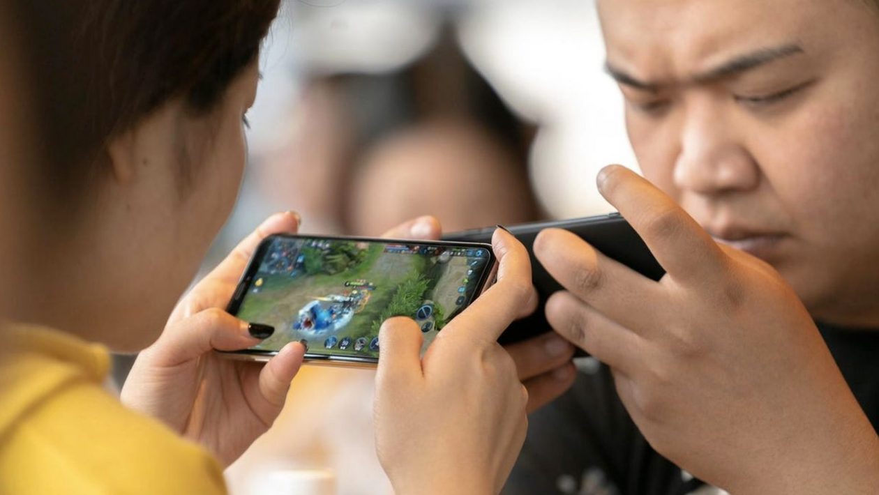 Mladiství v Číně si online hry zahrají jen o víkendu